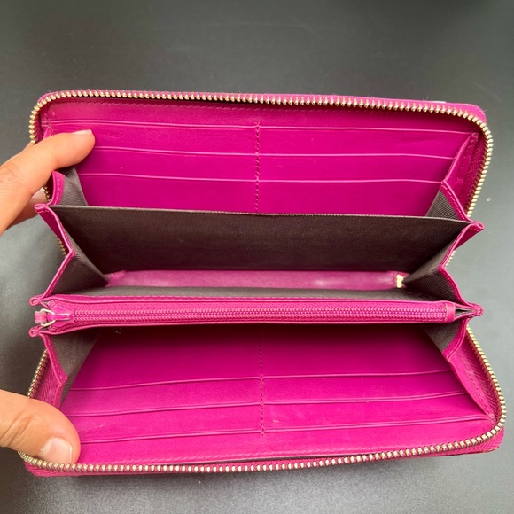 GUCCI Guccissima Patent Leather Round Zipper Long Wallet With Gold Hardware - Picture 7 of 11